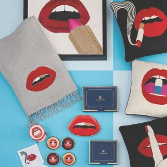 JONATHAN ADLER LIPS BEAD-EMBELLISHED CAMEL HAIR AND WOOL-BLEND THROW $430.00 - Picture 2 of 7